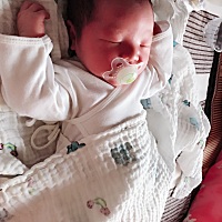 接超快顺产男宝吧！九月十二号晚上十一点多准备睡觉了，因为白天没睡午觉，就特别困，到了十二点肚子有...