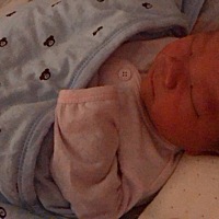 9.5剖宫产一枚男宝，到今天第十天了，奶水都很少很少，宝宝不愿意吸，吃习惯奶嘴了怎么办，有没有宝妈一...