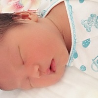 整个孕期心情都没这么低落过，现在月子第八天，每天都要掉眼泪。不说老公不好，就是容易哭，身体不适，...