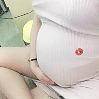 自从生了宝宝到现在肚子都还蛮大的😢有没有什么好方法让肚子上的肉肉长到胸上去啊🤣🤣