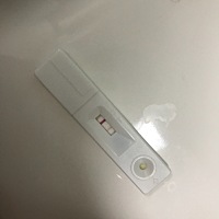 月经没满1个月也能测出是否怀孕吗？上个月月经17号，今天15号测出来的，准嘛？