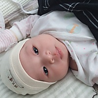 满月啦 白天开始知道要玩了 不那么爱睡了 晚上生物钟很规律 除了喝几次夜奶 一点不吵 特别好带 感谢我的...