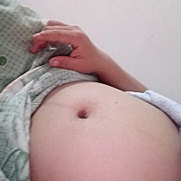 饿醒了小家伙在肚子闹，起床吃了点东西，晚上最难熬了，醒了就睡不着，真是郁闷，有没有宝妈和我一样的...