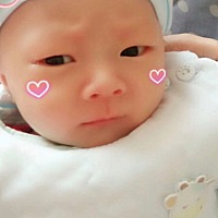 宝宝今天满月啦，和刚出生的变化还是很大的，大家猜猜男宝还是女宝