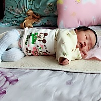 人家宝宝都喜欢四仰八叉睡，我家就喜欢这个造型