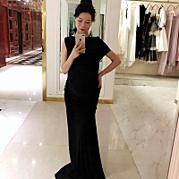 之前一直吹嘘自己身轻如燕，过了八个月再也不敢这么说啦，晚上翻个身都困难，拍了半天写真，晚上睡觉宝...