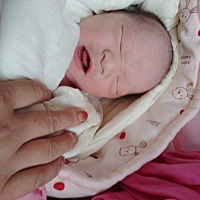 九月十七号，早上六点五分，顺产，无侧切有撕裂，回想起来在产房真的痛不欲生，小宝宝太丑了