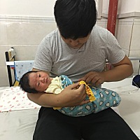 剖腹产第七天，今天出院啦~我的8斤大胖闺女还有我的174斤老公，我爱你们！