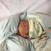 宝宝出生啦！6.7斤男宝宝，顺产侧切，宫颈缝了两针，还是挺招罪的，头天晚上开始见红，第二天早上去医院...