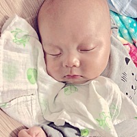 这个点小宝宝终于吃睡了，解脱……可是我却，完，全，没，有，睡，意，啦！！！