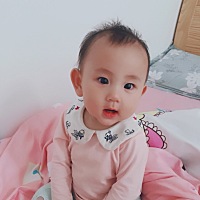 刚出生的时候希望你们俩快点长大，现在马上十个月啦，又突然觉得你们长的太快了，希望你们可以长的慢一...