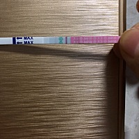 亲们，排卵试纸测出浅浅的印，有可能怀孕吗？例假还有五天就来了，今天是排卵后第十天