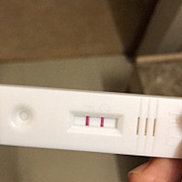 上个月14日来的月经，到现在还没有来，还测出2道杠，是有了吗？