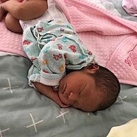 接健康男宝顺产6.8斤！几天了都没下奶只有一点黄黄的初乳宝宝根本不够吃，真怕没奶水😢