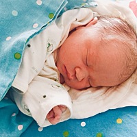 听见第一声啼哭声，老母亲激动的流下眼泪，看见宝宝健健康康，所有的一切一切都是值得的（9月18日，剖腹...