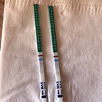 上个月15号来事的，这个月今天还没有来，早晨用早早孕测了一下！经验丰富的宝妈们帮我看看，这样是什么...