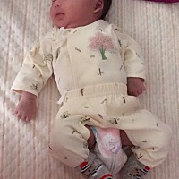 宝宝满月了，长了两斤😄