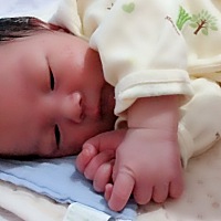 我家可乐吃奶开始聚肚了，连着三天一天只拉一次粑粑了，害我吓得跑医院一天