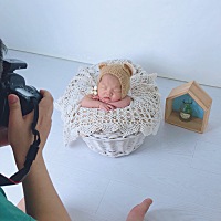 做月子22天了 感觉自己带宝宝时间过的好快呀！上传今天宝宝拍的满月照 感觉宝宝很折腾