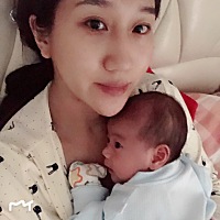 希望将来女儿长大了，她的同学和朋友会说：开心你妈妈好年轻好漂亮，比你还好看……哈哈哈哈………