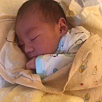 盼了好久，离预产期还有五天的时候提前卸货。19号早上睡得迷迷糊糊时候六点十多分破的水，立刻叫老...