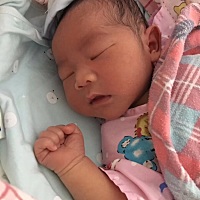 广东"山竹"台风天出生的宝宝,见红阵痛了两天才穿羊水,宫口开两公分进去产房9个小时才开到3公分,幸好...