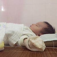 来一波侧颜杀😄还有两天就出月啦，想说月子真的不好受，日盼夜盼