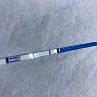 去医院血检，人绒毛膜上皮促性腺激素是47.43，孕酮是10.95是不是怀孕？医生说不是怀孕，但是今早验孕棒...