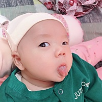 今天变光头了 不开心 看我的鬼脸😜