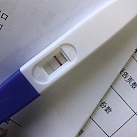 大姨妈迟到三四天了，中午测的，现在儿子睡在我枕边，不会是二宝来了吧，真惆怅！