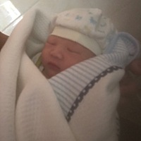 顺产一枚6.6斤小公主。宫缩四指疼差点没忍住想要刨了，结果忍了半个小时就进产房了，无痛都没来得及打。...