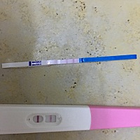 月经推迟的第二天，各位孕妈帮我看看，今早测的，这个时候准不准