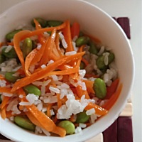 怀孕以后就喜欢吃素食，看到肉没胃口，不知道这样下去对宝宝有没有影响