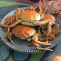 中秋节和儿子一起过，中午一个人吃了8只大闸蟹😹😹😹