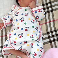 宝宝出生12天了，好乖，希望宝贝健康成长！😘😘😘