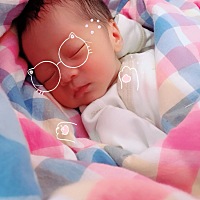 9月20就生了比预产期提前了好多顺产那疼得都差点破腹了还是忍过来了都说我生女孩我满满脸痘痘我自己也喜...