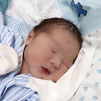 宝宝生啦！二胎男宝，晚上一阵阵疼熬到早上见红去医院，10点才开了两指之后破水，12：30左右生，虽然很...