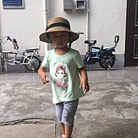 昨天带闺女洗澡时候吐了，闺女边拍我后背边说，妈妈，帮你拍拍就不难受了，😀真是小棉袄啊，之前老是...