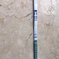 各位亲爱的有经验的宝妈，上个星期喝了酒，月经推迟了，今天早上起来测麻烦帮我看看是不是有了？喝酒有...