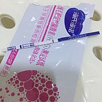 好失落哦，月经推迟四天才来，不信又测了一遍，还是一条干，之前的小腹疼痛各种症状跟别人描述的怀孕症...