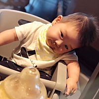 今天宝宝打了两针疫苗，下午突然全身发红，还发烧了，后来去社区医院咨询说宝宝打针可能过敏了，这也是...