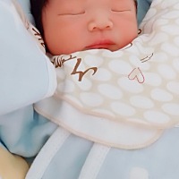 中秋宝宝，剖腹产男宝，8斤一两。