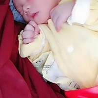 终于等到你^_^我的小王子 哈哈 刚出生时拍的照片 麻麻表示很满意……