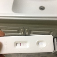 明天就是姨妈日，最近几天肚子老是丝丝的疼，正常吗，求解