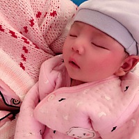 我的小宝贝还有5天就满月了，终于熬到头了，都不知道自己到底胖了还是瘦了，好担心自己胖了，生前120生...