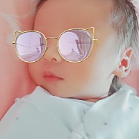 从三点不舒服到现在 吭哧吭哧不睡 刚刚解放了一堆臭臭弄的小衣服上都是 手忙脚乱的擦干净换好衣服天已经...