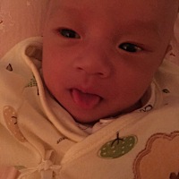 宝宝满月啦，这一个月经历的比怀孕期间还痛苦，不当妈不知道当妈的幸苦，愿宝宝健康快乐成长，妈妈爱你