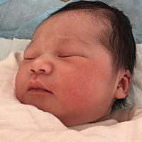 上班的我，一直坚持到生才休息。医院里打扫卫生的阿姨见了我都说，“白天还上班的，晚上就生了”。顺产...