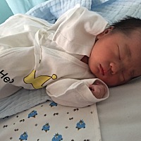 预产期10月8日，9月27号早晨见红不疼，29号凌晨一点开始宫缩疼痛，五分钟左右疼一次，疼痛逐渐强烈，上...