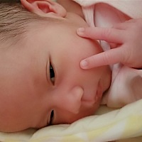 我感觉我跟老公是真爱  宝宝就是个意外   我家宝宝从出生到出院回家跟我们睡   一放边上就不乖   隔几分...